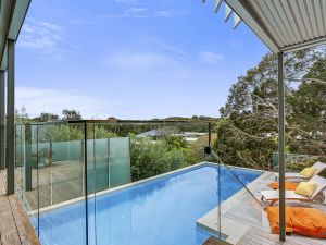 Lansdowne Villa - with swimming pool - Accommodation Great Ocean Road